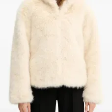 Шуба из искусственного меха с высоким воротником