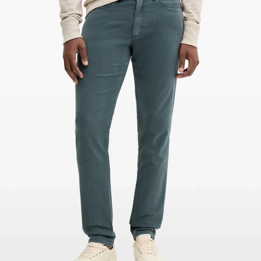 Джинсы с нашивкой-логотипом