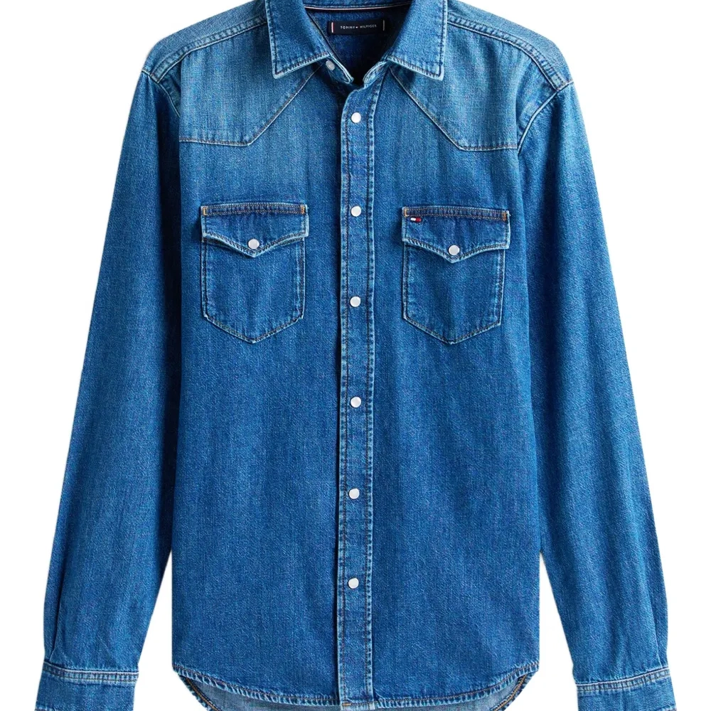 Джинсовая рубашка с карманами