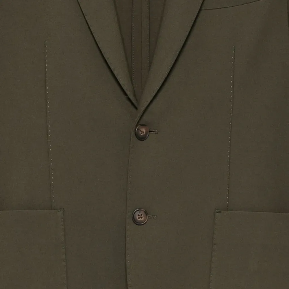 Однобортный пиджак на пуговицах