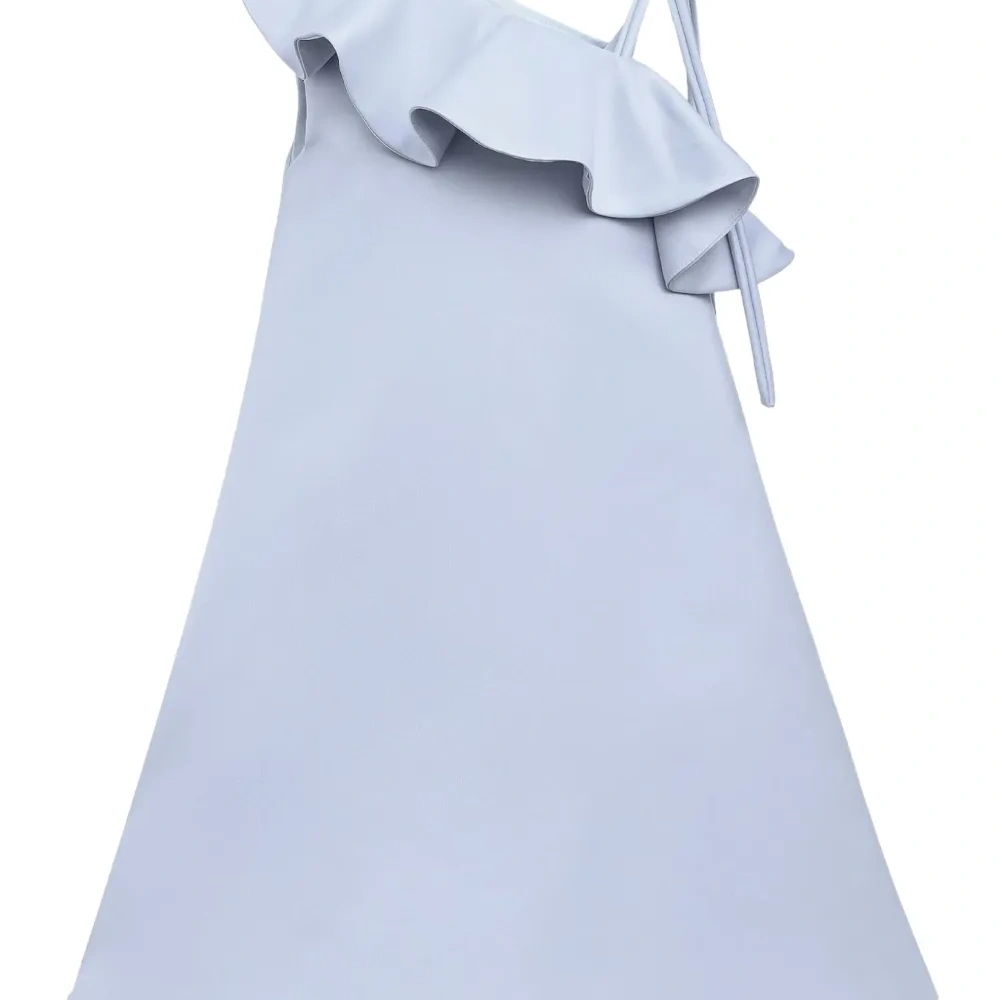 Платье на одно плечо с оборками