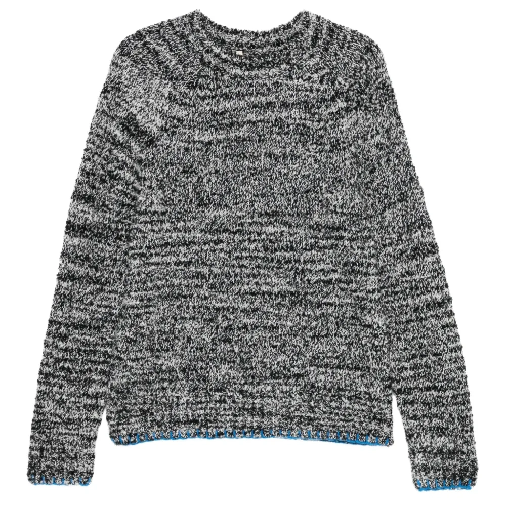 Свитер с круглым вырезом