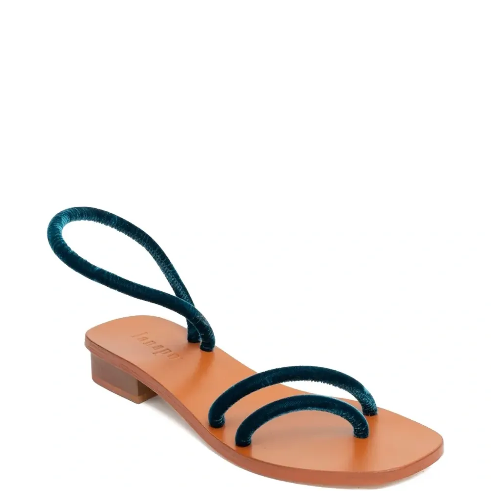 Сандалии с ремешками