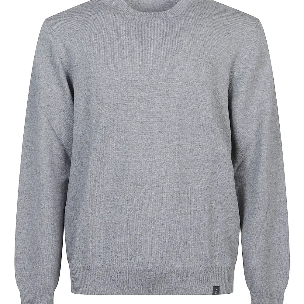 Свитер с круглым вырезом