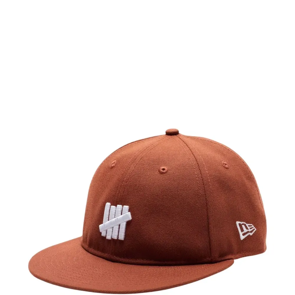 Бейсболка с пятью полосками и застежкой на кнопках