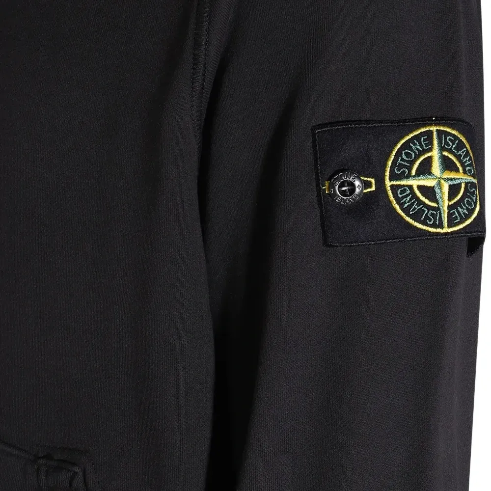 Худи с нашивными карманами