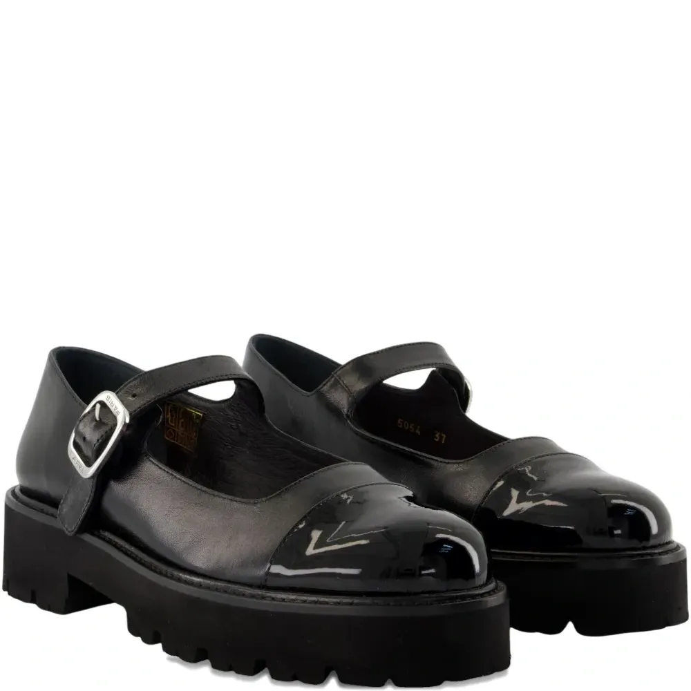 Лоферы на платформе с ремешком и пряжкой