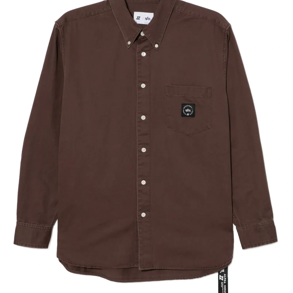 Рубашка с нашивкой-логотипом