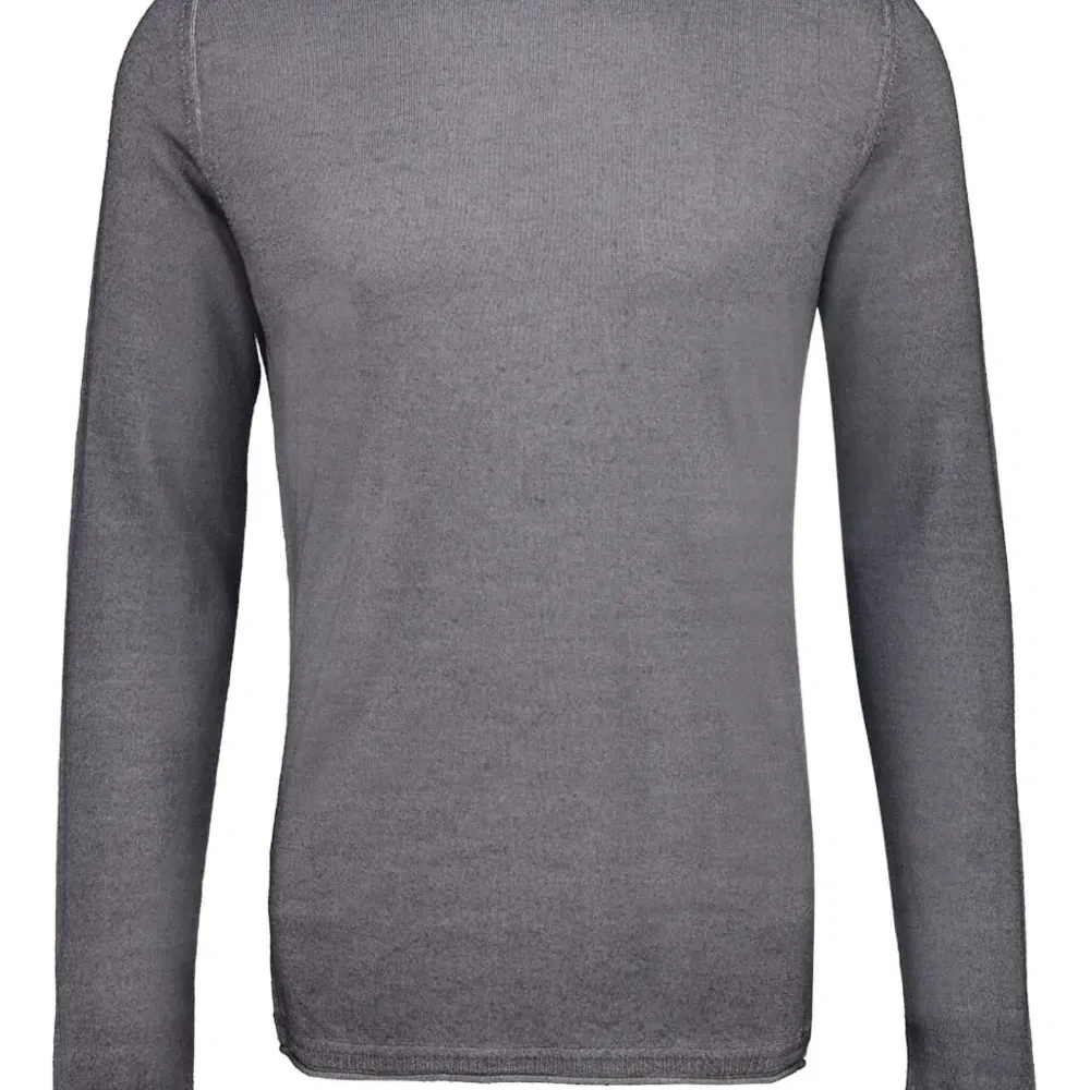 Тонкая трикотажная футболка с длинными рукавами