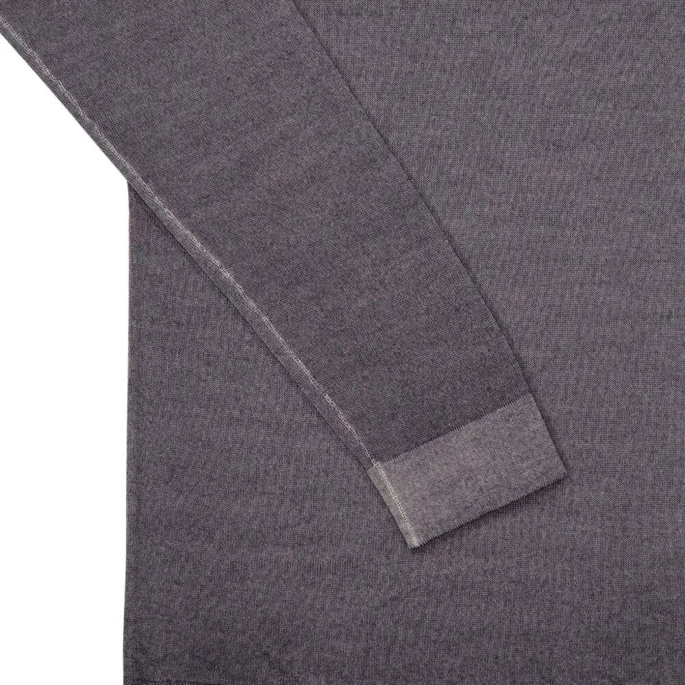 Тонкая трикотажная футболка с длинными рукавами