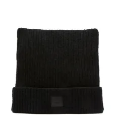 Шапка бини в рубчик с нашивкой