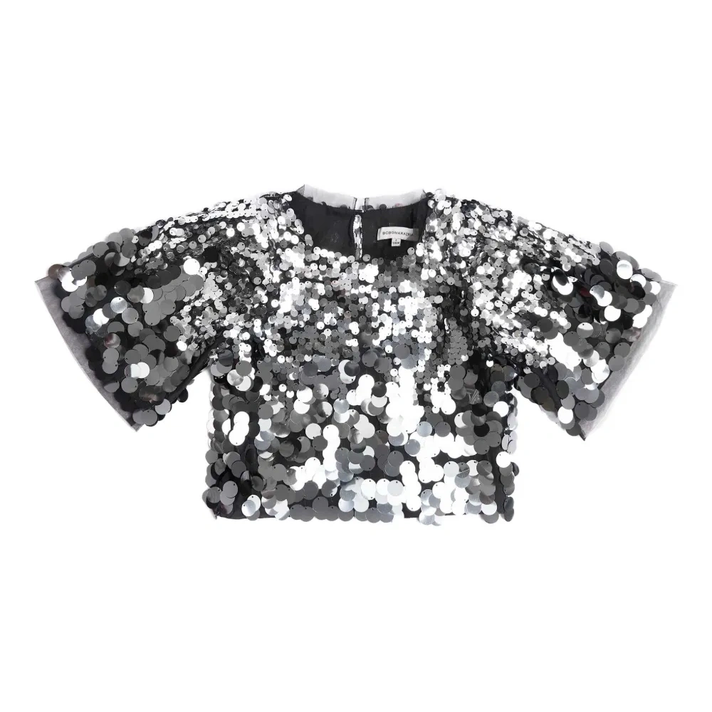 Топ, украшенный пайетками