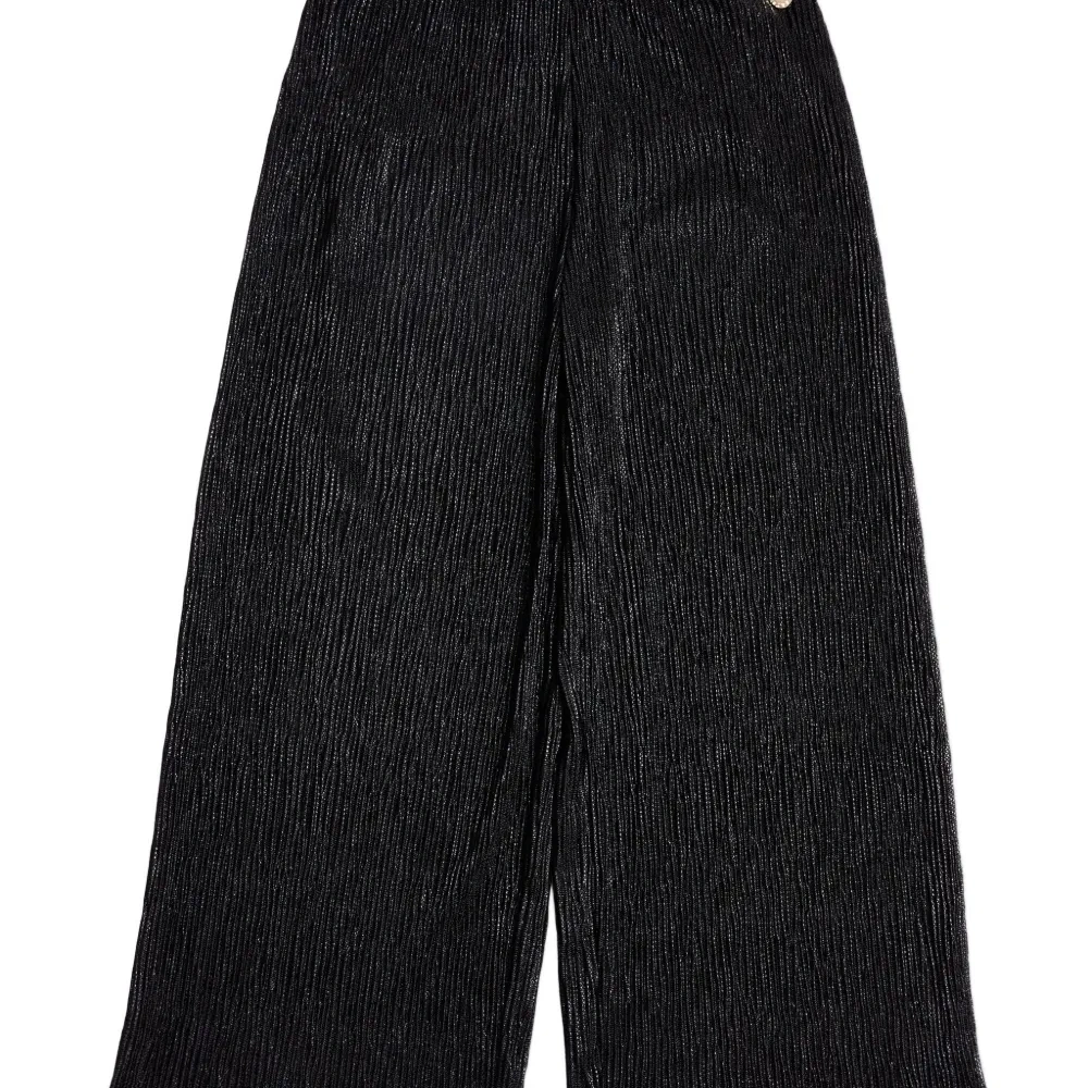 Расклешенные фактурные брюки