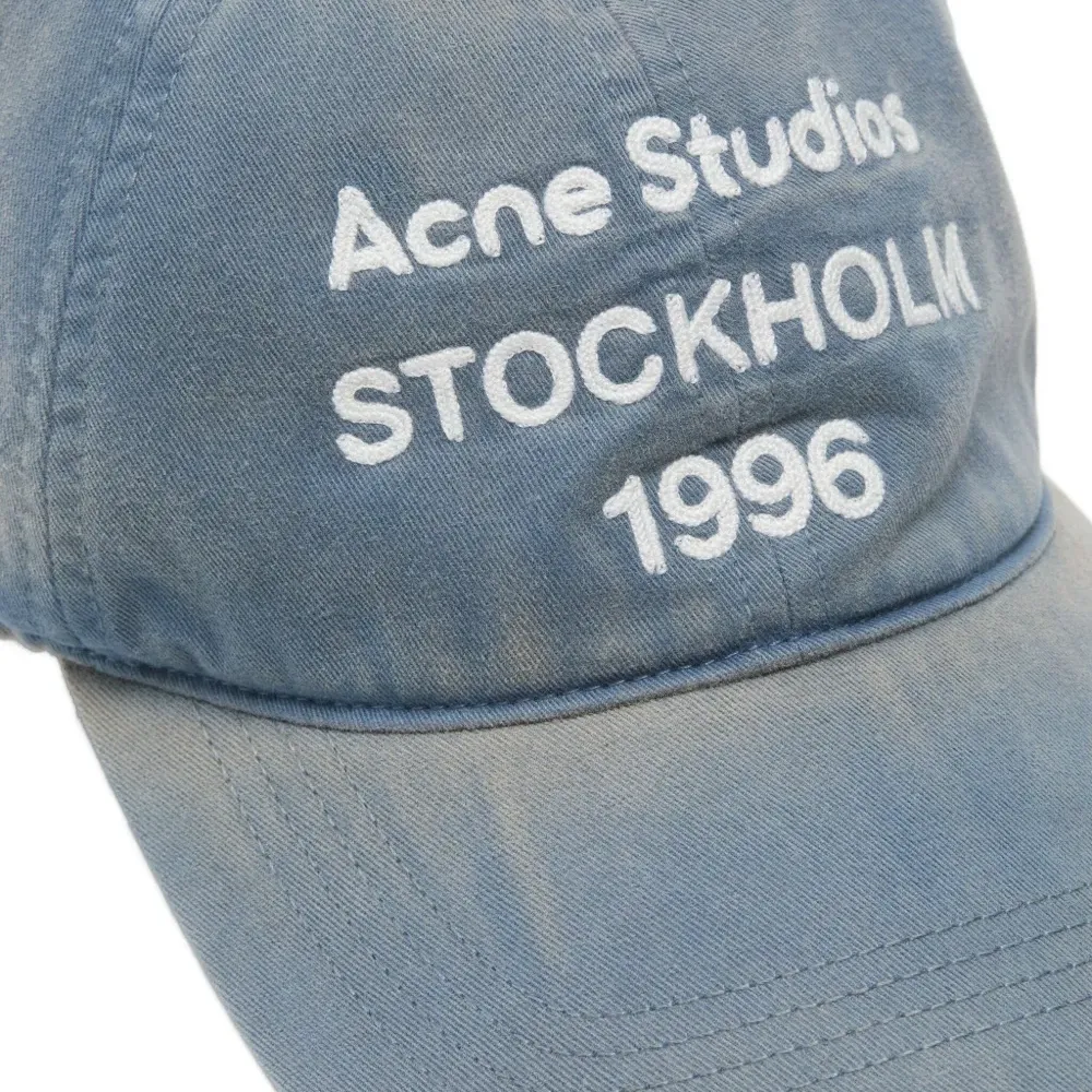 Бейсболка с логотипом