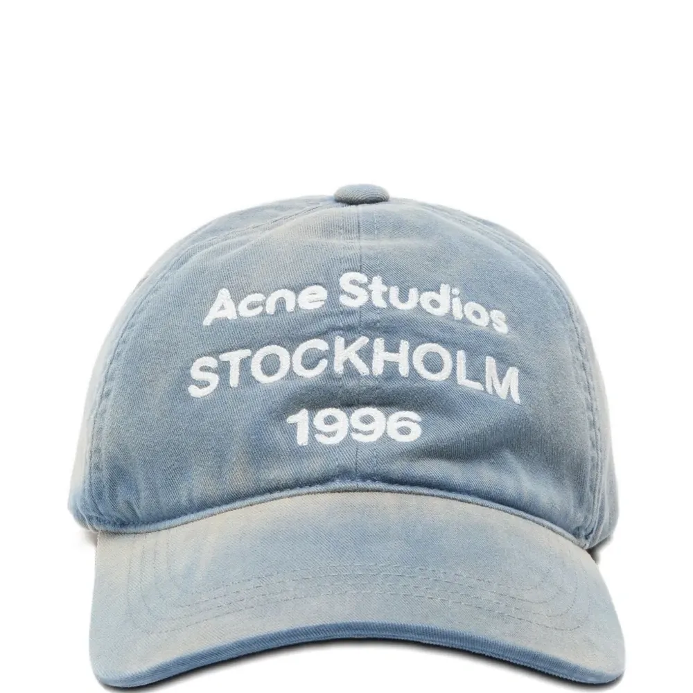 Бейсболка с логотипом