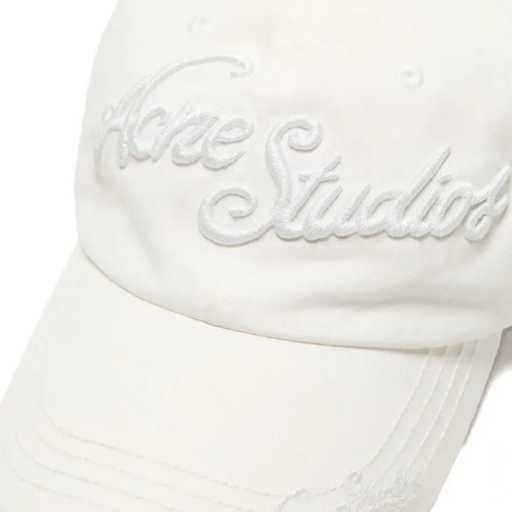 Бейсболка с вышитым логотипом