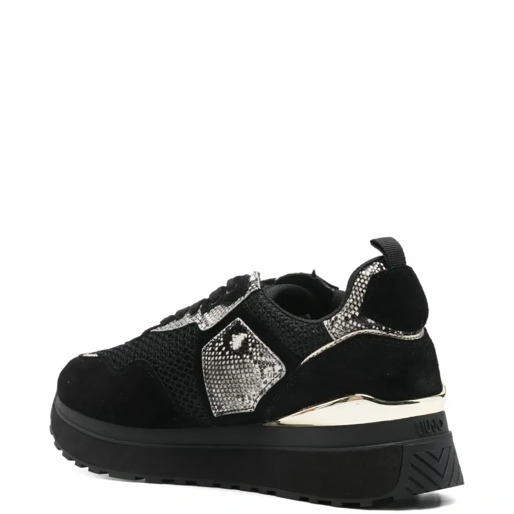 Кроссовки с панелями