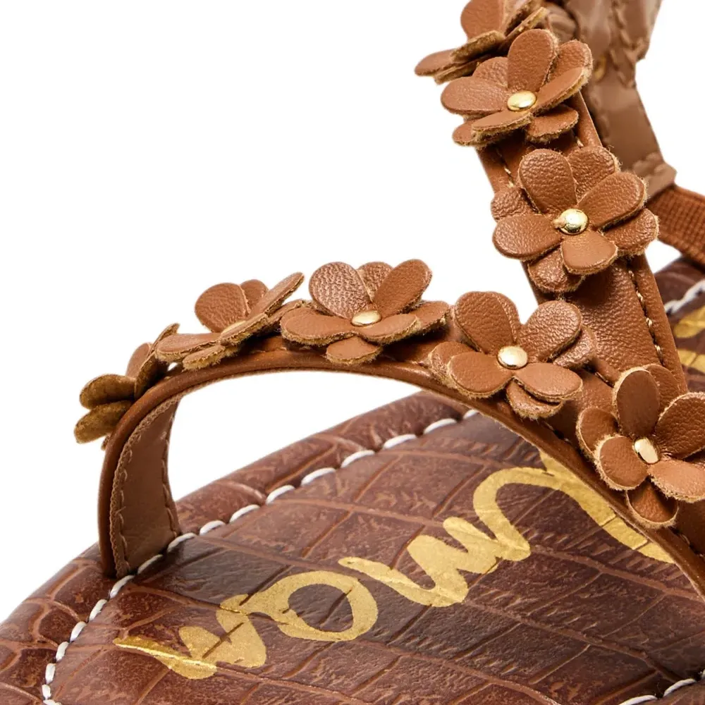 Босоножки с пряжкой, украшенные цветами