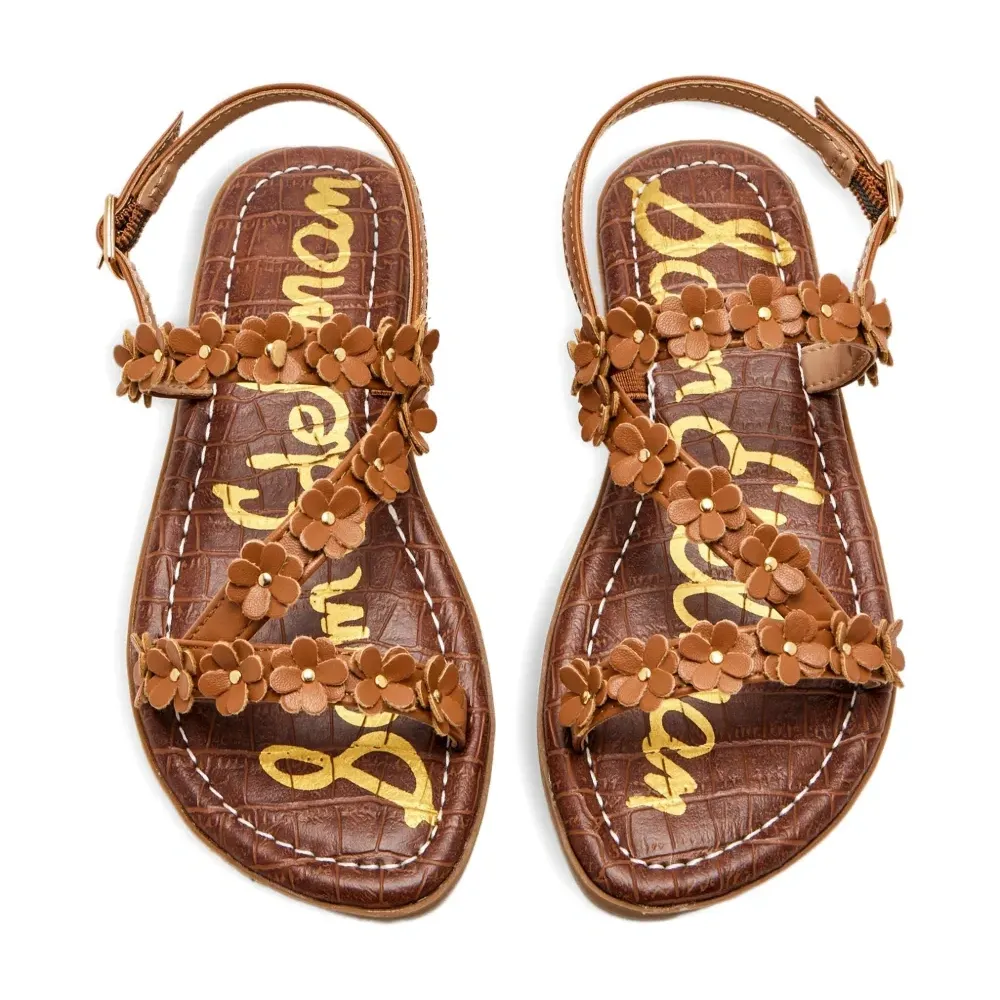 Босоножки с пряжкой, украшенные цветами