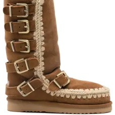 Ботинки с пряжками и отделкой в технике кроше