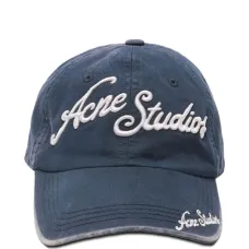 Кепка с вышитым логотипом