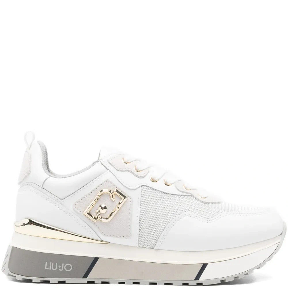 Кроссовки с панелями и табличкой с логотипом