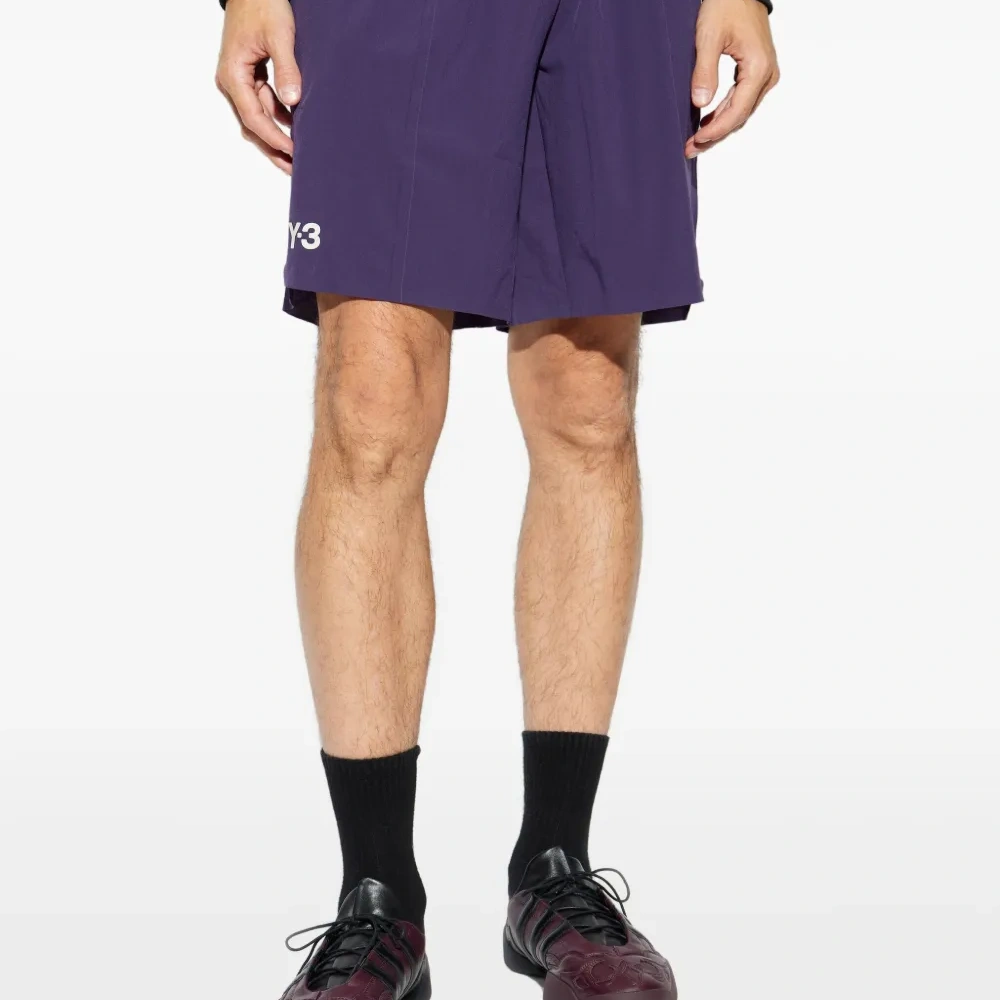 Спортивные шорты с логотипом