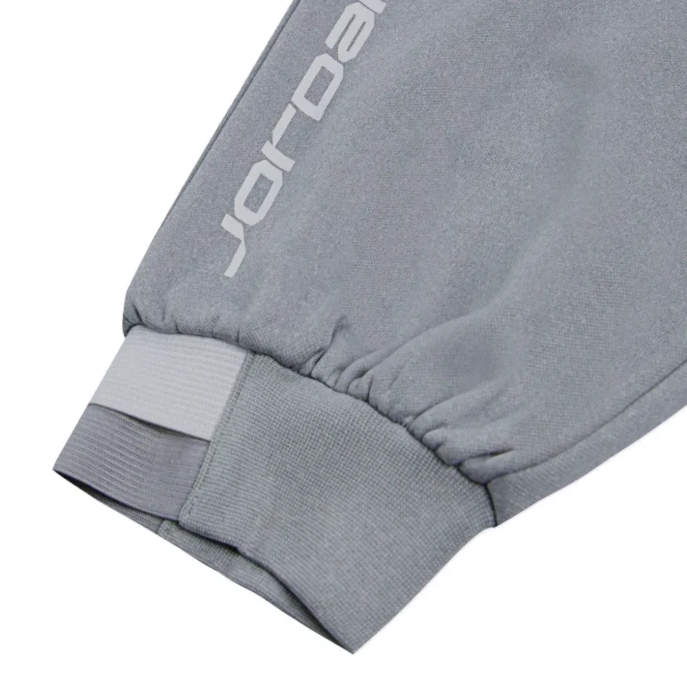 Брюки с вышитым логотипом