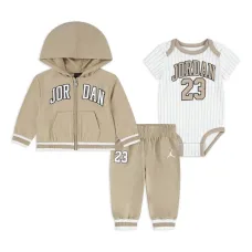 Спортивный костюм с вышитым логотипом