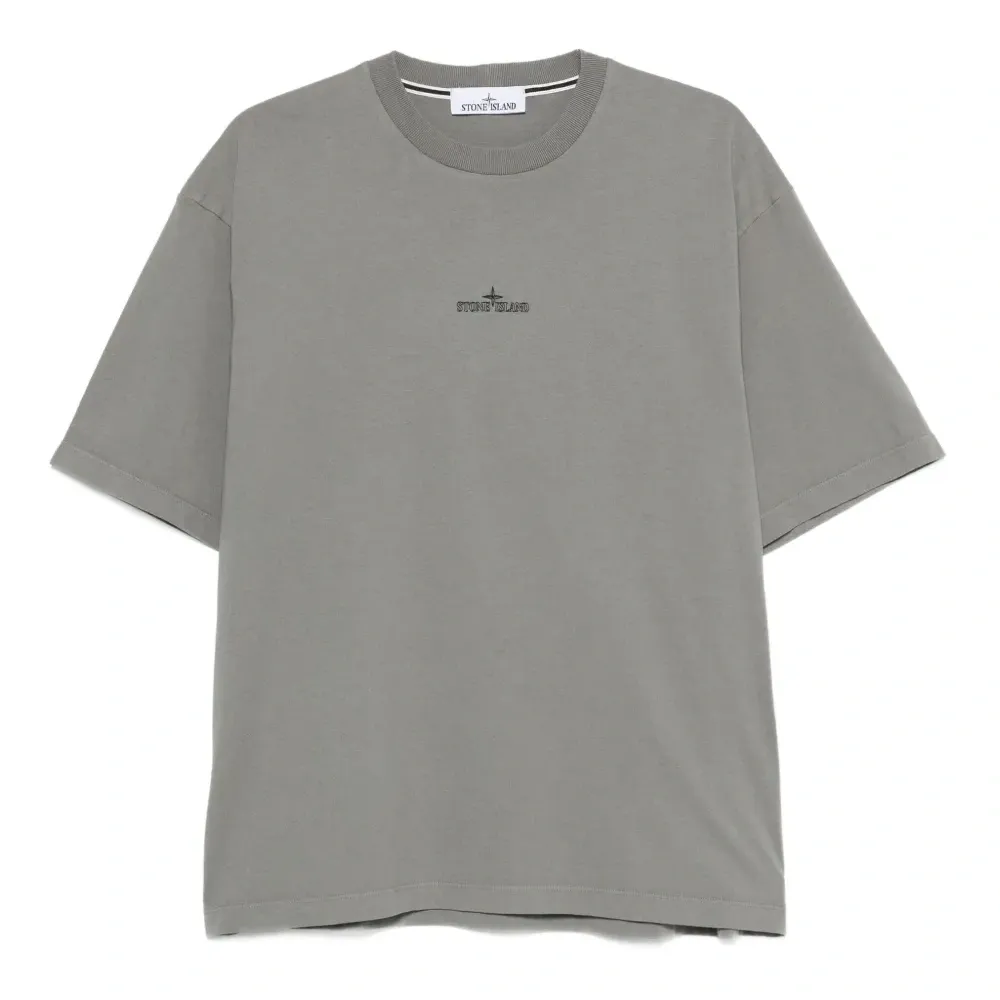 Футболка с вышитым логотипом