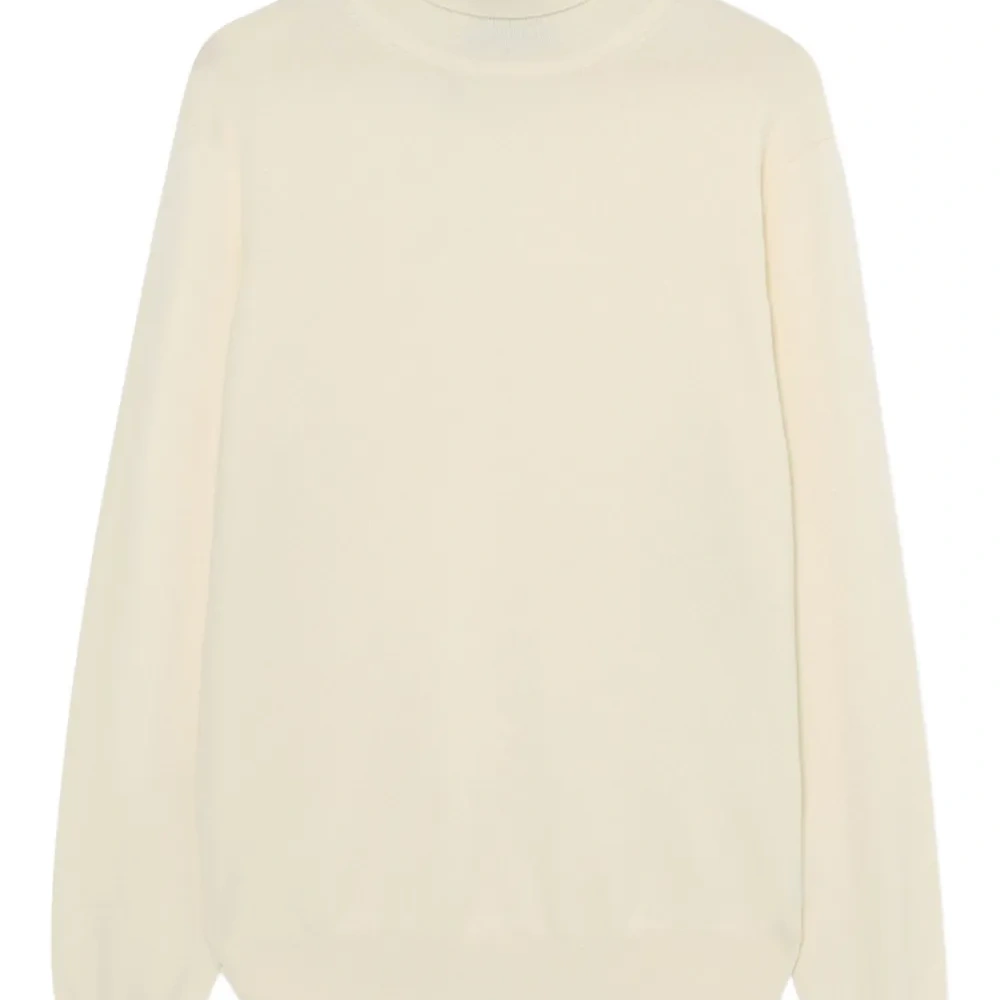 Свитер с высоким воротником