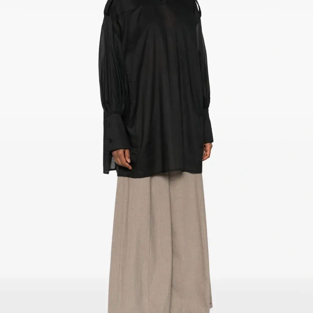 Блузка с заниженной линией плеч