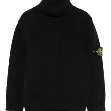 Свитер с высоким воротом и нашивкой-логотипом