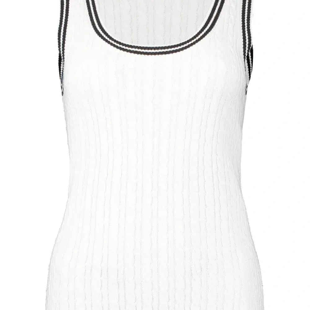 Майка с вырезом-лодочкой Майка с вырезом-лодочкой