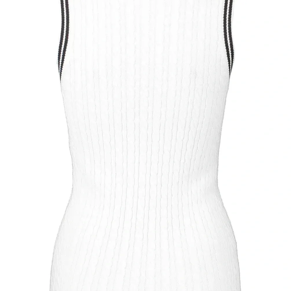 Майка с вырезом-лодочкой Майка с вырезом-лодочкой