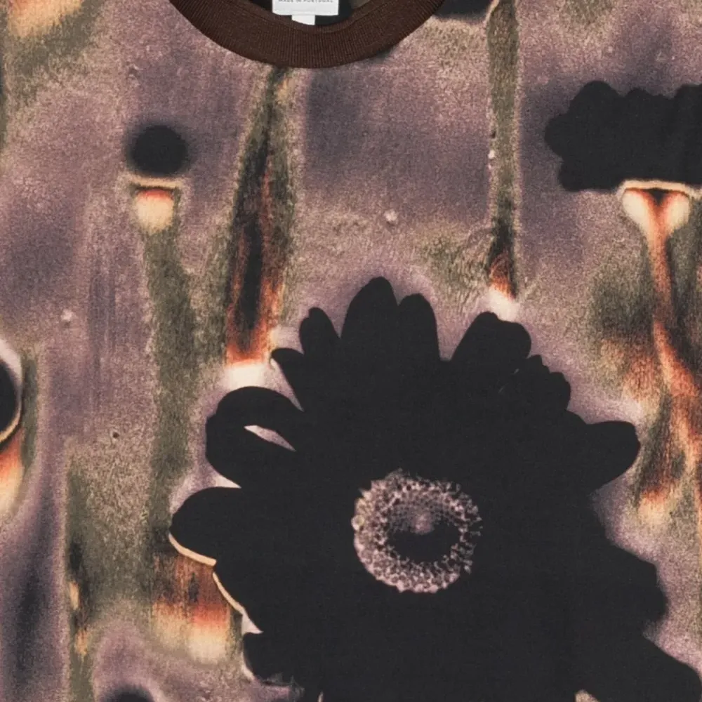 Футболка с цветочным принтом