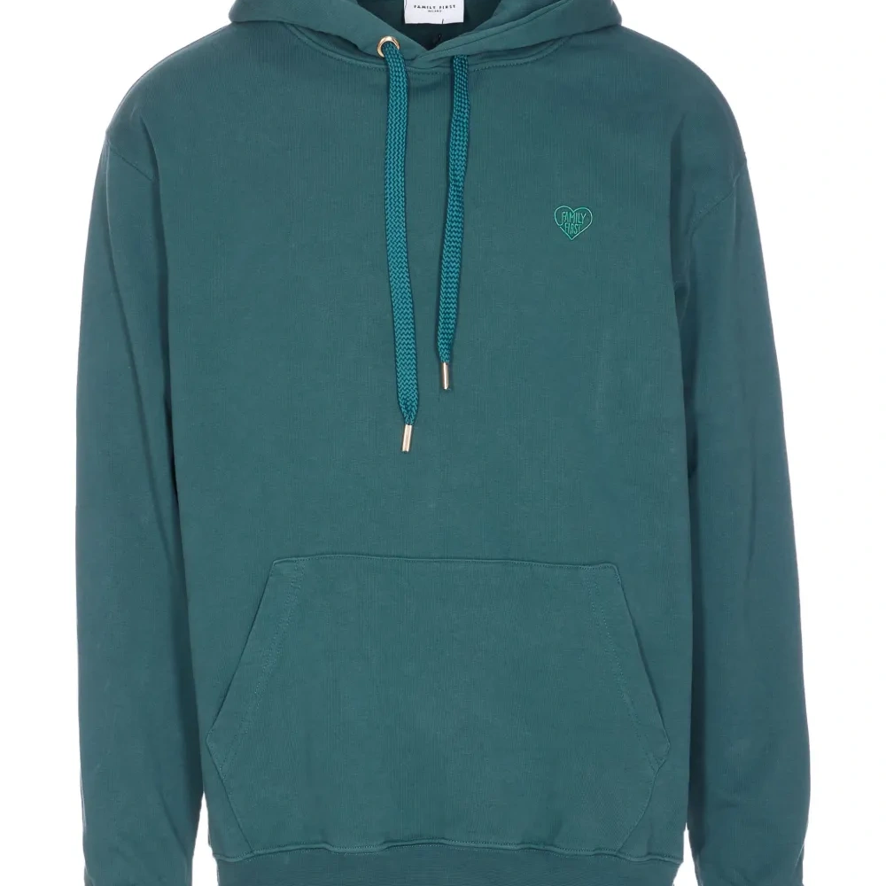 Худи с вышитым сердцем