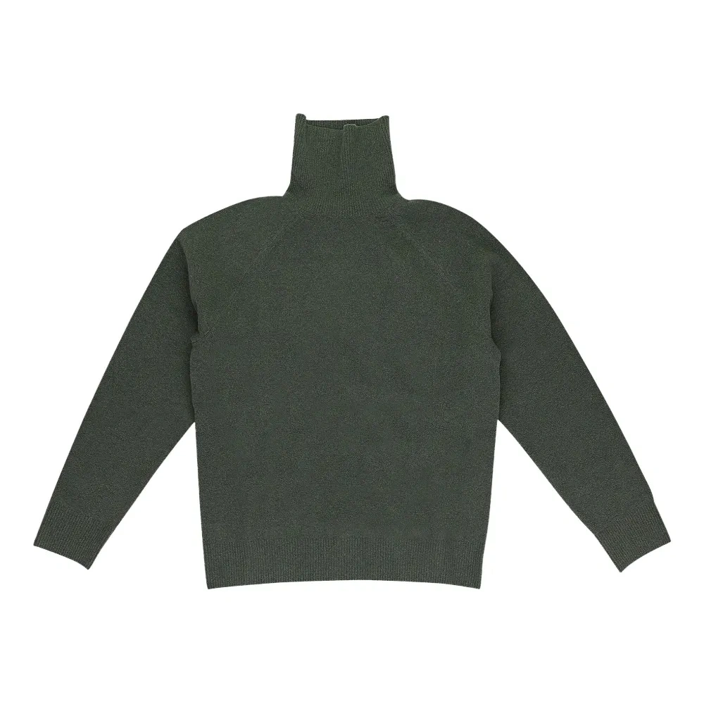 Свитер с высоким воротником