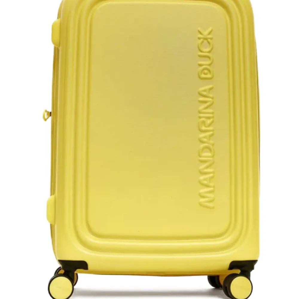 Чемодан с тисненым логотипом