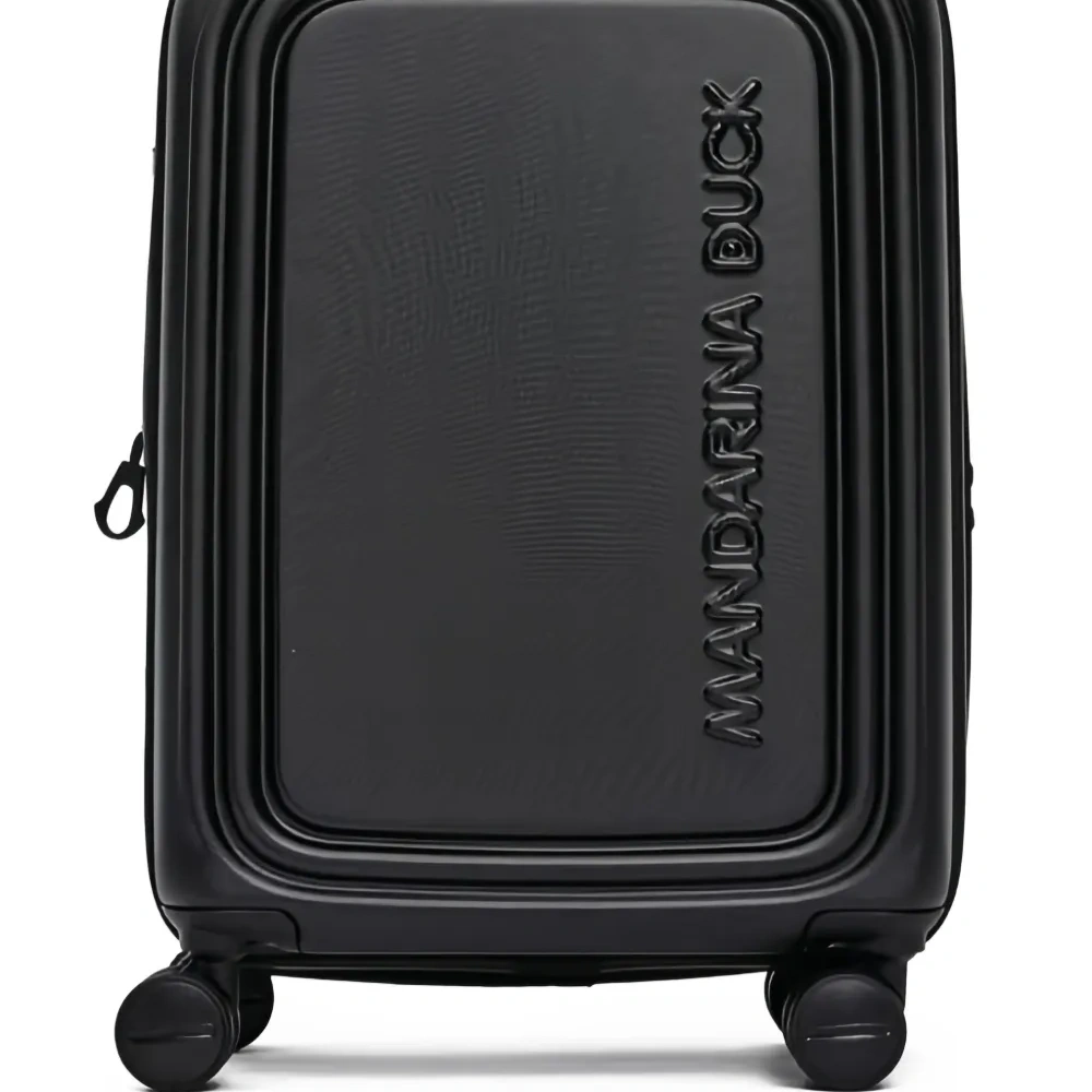 Чемодан с тисненым логотипом