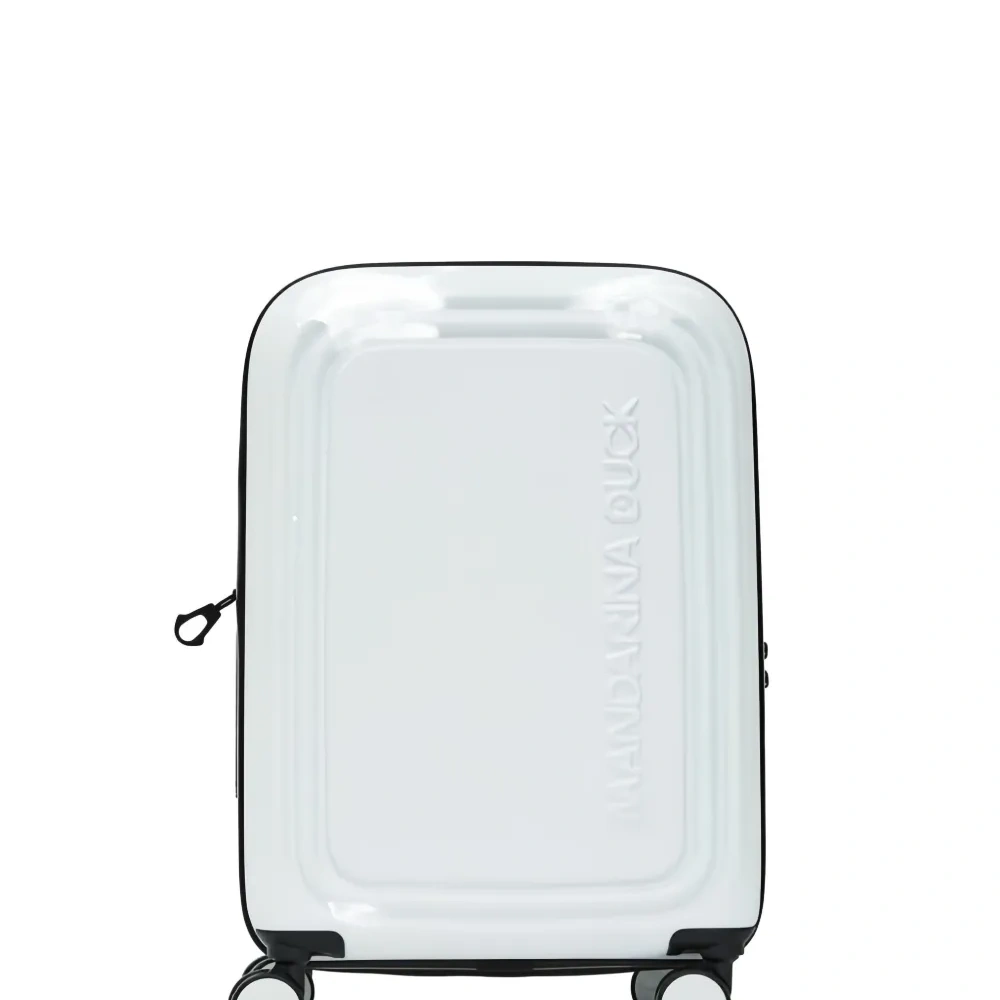 Чемодан с тиснённым логотипом