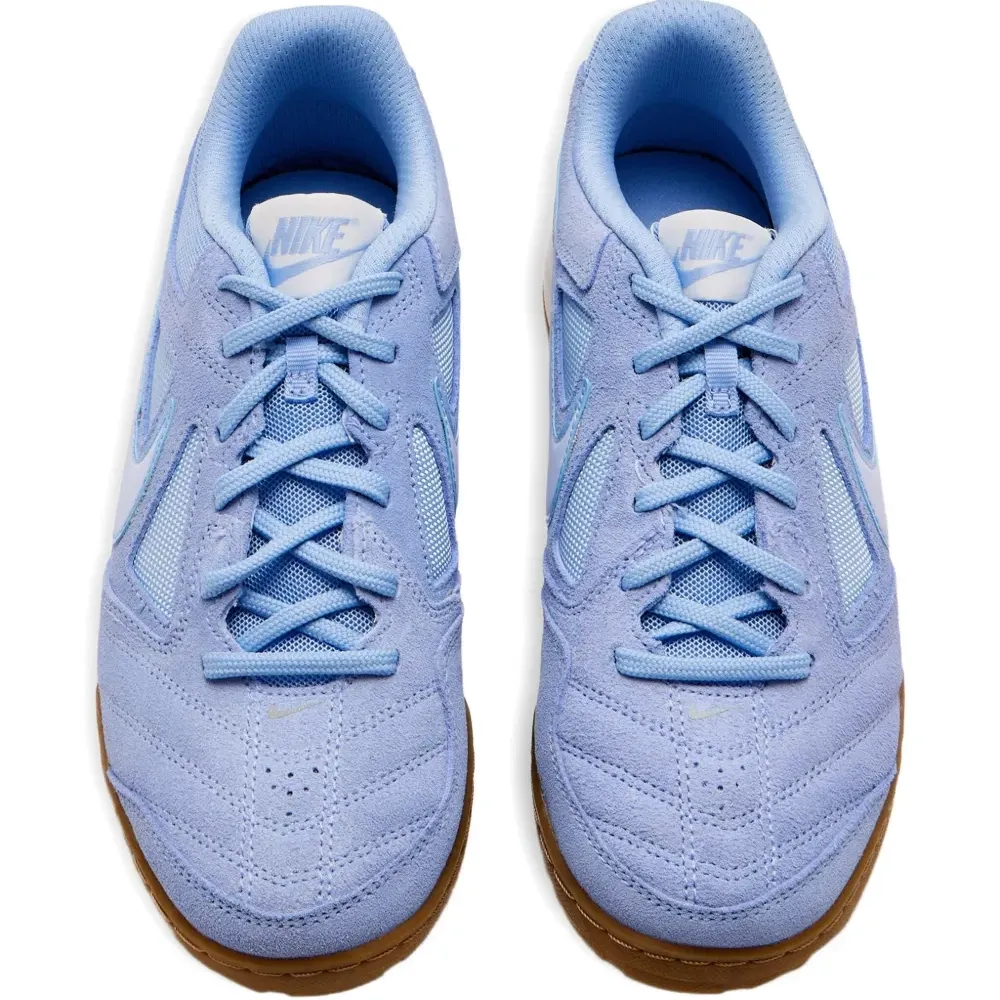 Кроссовки со вставками