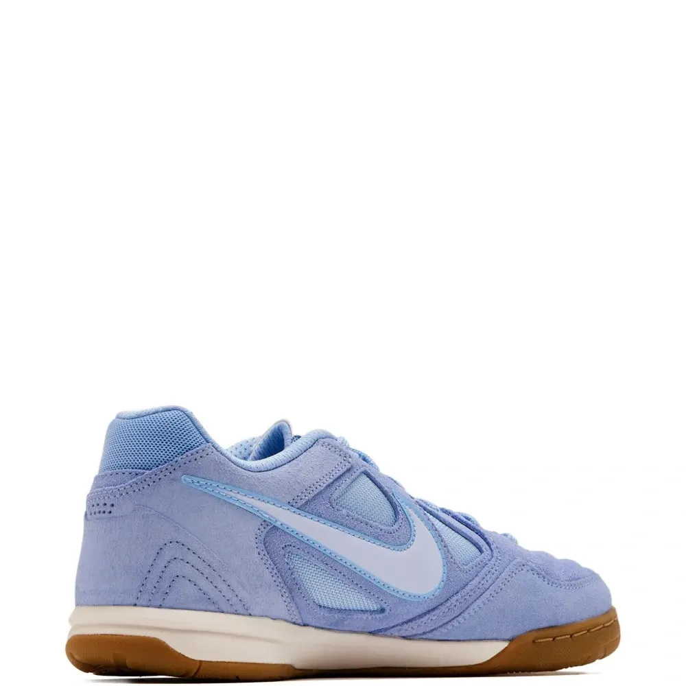 Кроссовки со вставками