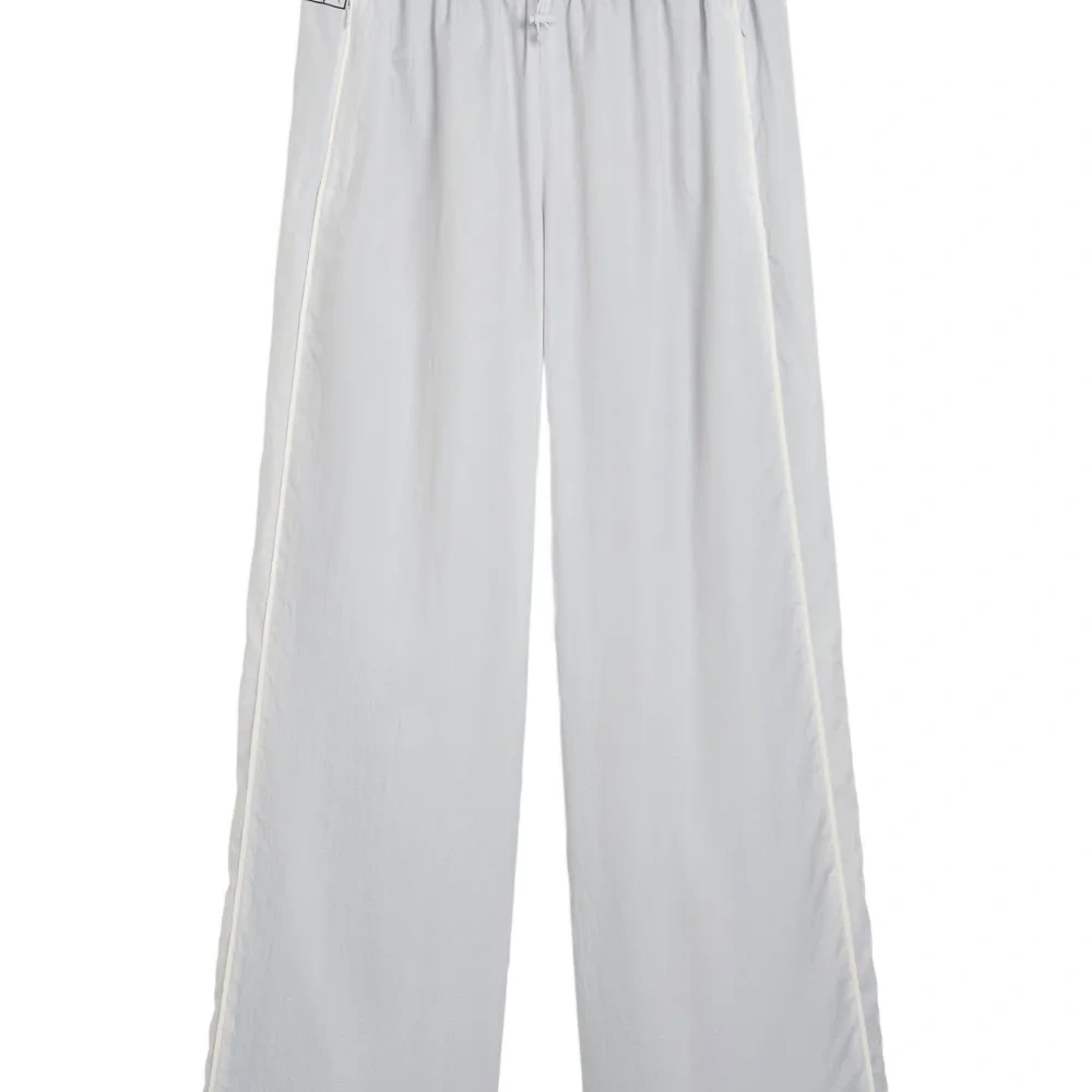 Спортивные брюки с лампасами