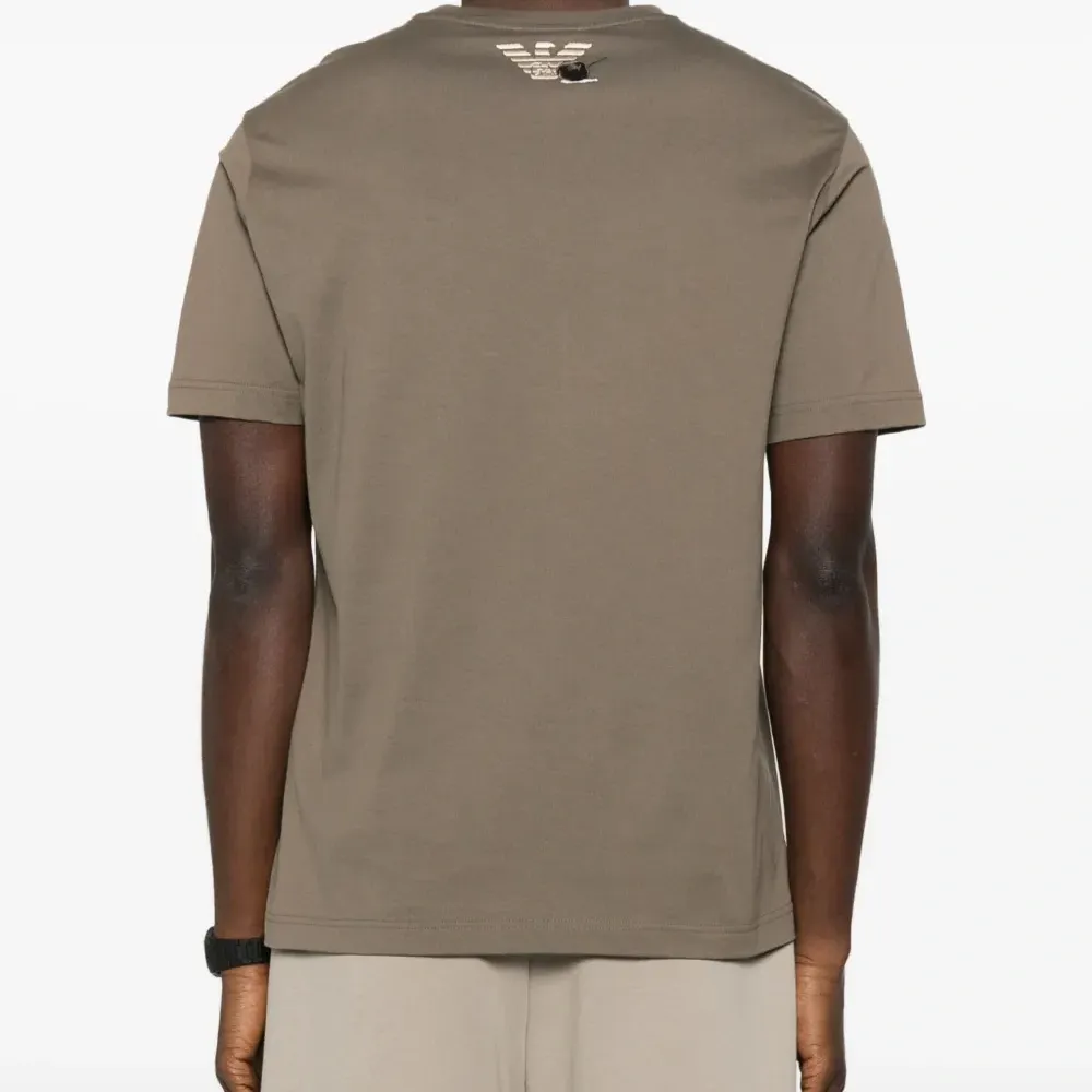 Футболка с графичным принтом Футболка с графичным принтом