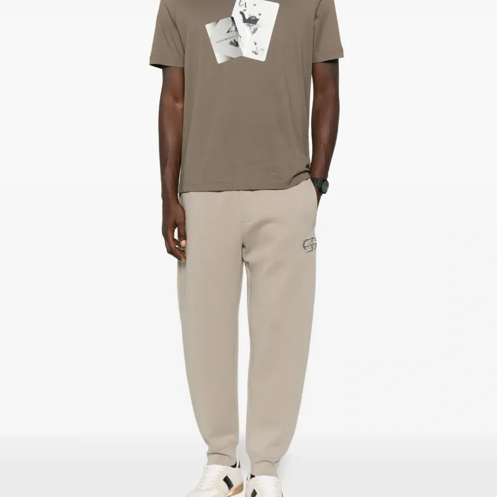 Футболка с графичным принтом Футболка с графичным принтом