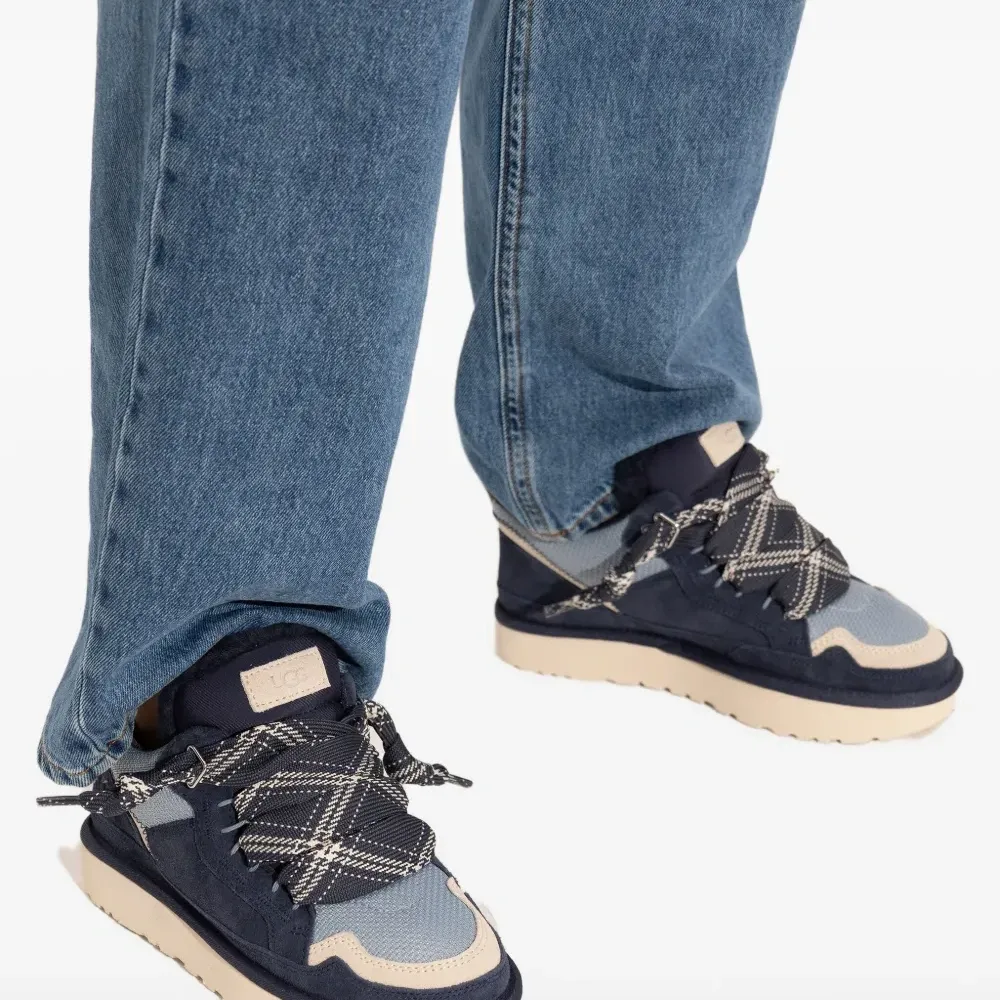 Замшевые кроссовки Lowmel на шнуровке