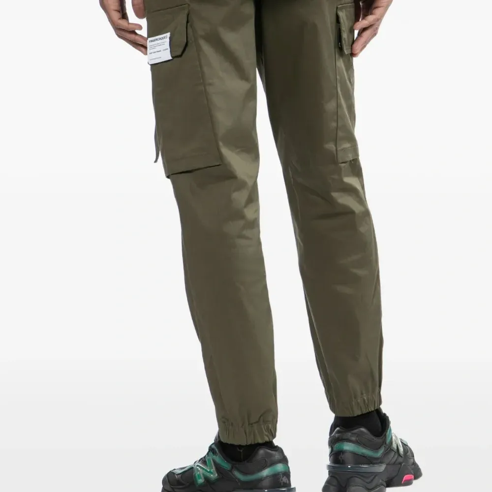 Брюки карго с нашивкой-логотипом