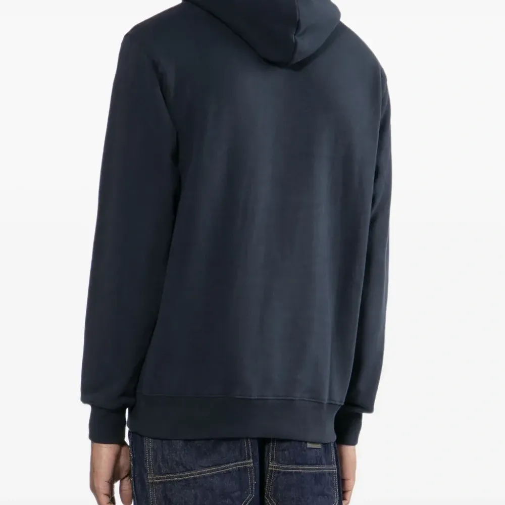 Худи с тисненым логотипом