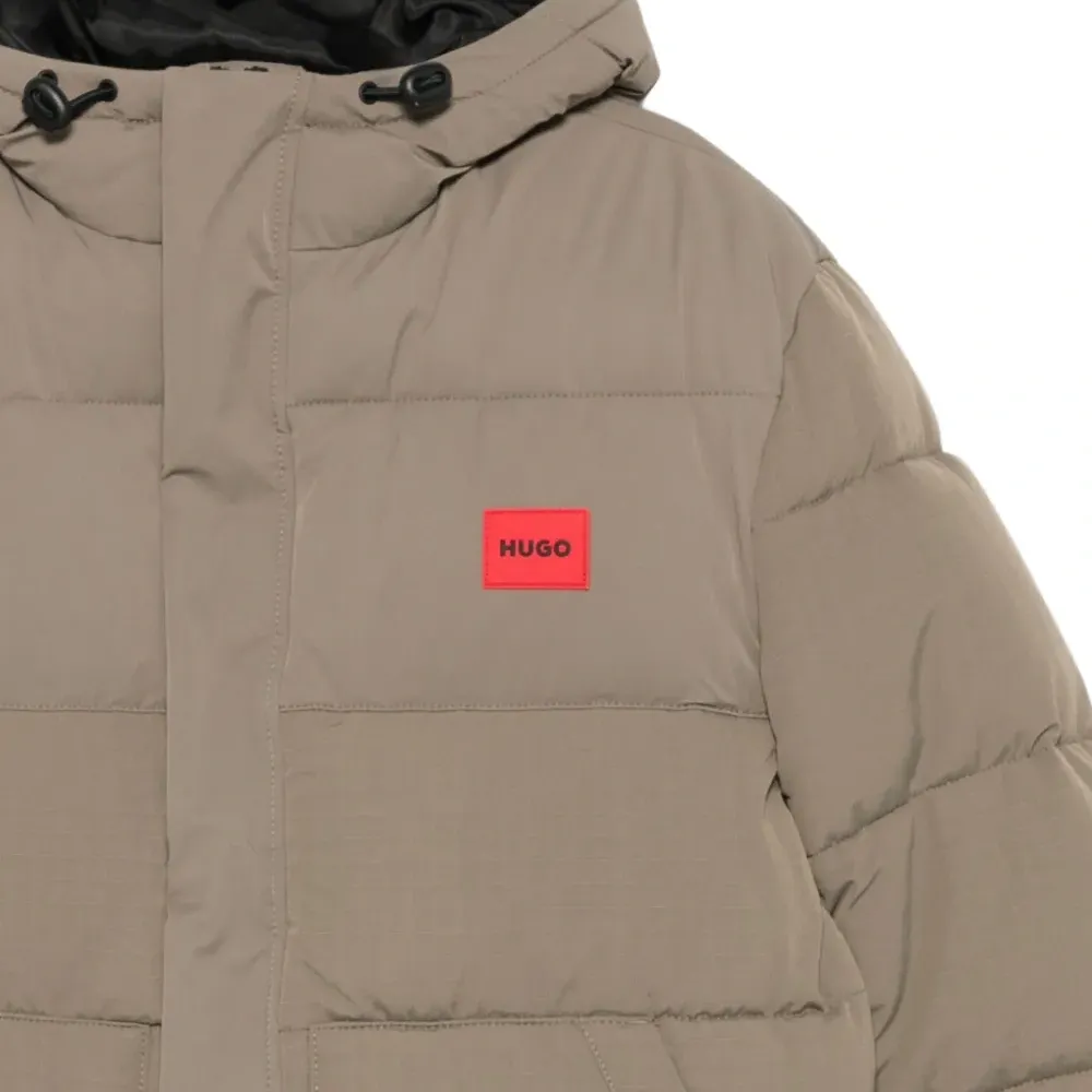 Стёганая куртка с капюшоном Стёганая куртка с капюшоном